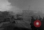 Standbild Truppen eingeben Carigara Philippinen, 1945, aus Sekunde 8 historischem Filmmaterial Videoclip 65675046852