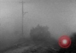 Standbild Truppen eingeben Carigara Philippinen, 1945, aus Sekunde 10 historischem Filmmaterial Videoclip 65675046852