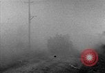 Standbild Truppen eingeben Carigara Philippinen, 1945, aus Sekunde 12 historischem Filmmaterial Videoclip 65675046852