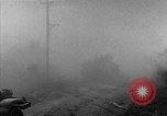 Standbild Truppen eingeben Carigara Philippinen, 1945, aus Sekunde 13 historischem Filmmaterial Videoclip 65675046852