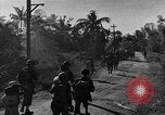 Standbild Truppen eingeben Carigara Philippinen, 1945, aus Sekunde 21 historischem Filmmaterial Videoclip 65675046852