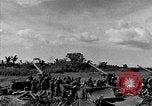 Standbild Truppen eingeben Carigara Philippinen, 1945, aus Sekunde 26 historischem Filmmaterial Videoclip 65675046852