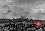 Standbild Truppen eingeben Carigara Philippinen, 1945, aus Sekunde 27 historischem Filmmaterial Videoclip 65675046852