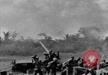 Standbild Truppen eingeben Carigara Philippinen, 1945, aus Sekunde 30 historischem Filmmaterial Videoclip 65675046852