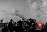 Standbild Truppen eingeben Carigara Philippinen, 1945, aus Sekunde 34 historischem Filmmaterial Videoclip 65675046852