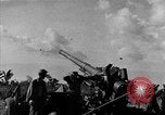 Standbild Truppen eingeben Carigara Philippinen, 1945, aus Sekunde 35 historischem Filmmaterial Videoclip 65675046852