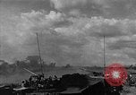 Standbild Truppen eingeben Carigara Philippinen, 1945, aus Sekunde 41 historischem Filmmaterial Videoclip 65675046852