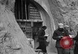 Immagine di Gli uomini lo studio Provincia di Shaanxi Cina, 1939, secondo 3 filmato di repertorio 65675046861