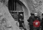 Immagine di Gli uomini lo studio Provincia di Shaanxi Cina, 1939, secondo 4 filmato di repertorio 65675046861