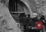 Immagine di Gli uomini lo studio Provincia di Shaanxi Cina, 1939, secondo 6 filmato di repertorio 65675046861