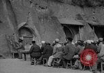 Immagine di Gli uomini lo studio Provincia di Shaanxi Cina, 1939, secondo 8 filmato di repertorio 65675046861
