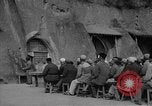 Immagine di Gli uomini lo studio Provincia di Shaanxi Cina, 1939, secondo 9 filmato di repertorio 65675046861