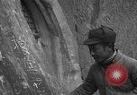 Immagine di Gli uomini lo studio Provincia di Shaanxi Cina, 1939, secondo 15 filmato di repertorio 65675046861