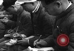 Immagine di Gli uomini lo studio Provincia di Shaanxi Cina, 1939, secondo 22 filmato di repertorio 65675046861