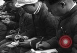 Immagine di Gli uomini lo studio Provincia di Shaanxi Cina, 1939, secondo 24 filmato di repertorio 65675046861