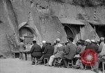 Immagine di Gli uomini lo studio Provincia di Shaanxi Cina, 1939, secondo 28 filmato di repertorio 65675046861