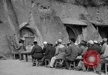 Immagine di Gli uomini lo studio Provincia di Shaanxi Cina, 1939, secondo 29 filmato di repertorio 65675046861