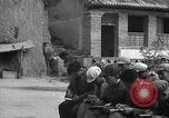 Immagine di Gli uomini lo studio Provincia di Shaanxi Cina, 1939, secondo 30 filmato di repertorio 65675046861