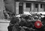Immagine di Gli uomini lo studio Provincia di Shaanxi Cina, 1939, secondo 32 filmato di repertorio 65675046861