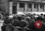 Immagine di Gli uomini lo studio Provincia di Shaanxi Cina, 1939, secondo 33 filmato di repertorio 65675046861