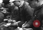 Immagine di Gli uomini lo studio Provincia di Shaanxi Cina, 1939, secondo 43 filmato di repertorio 65675046861