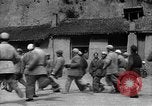 Immagine di Gli uomini lo studio Provincia di Shaanxi Cina, 1939, secondo 45 filmato di repertorio 65675046861