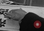 Immagine di i civili cinesi esprimono il loro voto Cina, 1944, secondo 47 filmato di repertorio 65675046863
