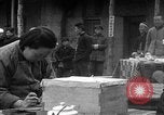 Immagine di i civili cinesi esprimono il loro voto Cina, 1944, secondo 49 filmato di repertorio 65675046863