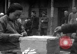 Immagine di i civili cinesi esprimono il loro voto Cina, 1944, secondo 52 filmato di repertorio 65675046863