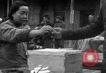 Immagine di i civili cinesi esprimono il loro voto Cina, 1944, secondo 54 filmato di repertorio 65675046863