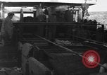 Immagine di Boston dei pescherecci da traino con buttafuori HEKLA Oceano atlantico, 1935, secondo 17 filmato di repertorio 65675046866