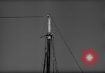 Standbild Fischerei smack setzt Segel Gloucester Massachusetts USA, 1935, aus Sekunde 3 historischem Filmmaterial Videoclip 65675046869