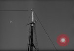 Standbild Fischerei smack setzt Segel Gloucester Massachusetts USA, 1935, aus Sekunde 7 historischem Filmmaterial Videoclip 65675046869