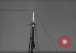 Standbild Fischerei smack setzt Segel Gloucester Massachusetts USA, 1935, aus Sekunde 10 historischem Filmmaterial Videoclip 65675046869