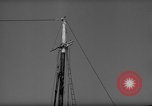 Standbild Fischerei smack setzt Segel Gloucester Massachusetts USA, 1935, aus Sekunde 12 historischem Filmmaterial Videoclip 65675046869