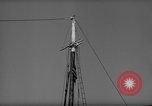 Standbild Fischerei smack setzt Segel Gloucester Massachusetts USA, 1935, aus Sekunde 17 historischem Filmmaterial Videoclip 65675046869