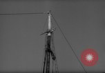 Standbild Fischerei smack setzt Segel Gloucester Massachusetts USA, 1935, aus Sekunde 20 historischem Filmmaterial Videoclip 65675046869