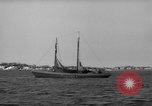 Standbild Fischerei smack setzt Segel Gloucester Massachusetts USA, 1935, aus Sekunde 28 historischem Filmmaterial Videoclip 65675046869