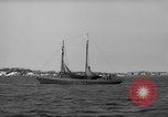 Standbild Fischerei smack setzt Segel Gloucester Massachusetts USA, 1935, aus Sekunde 29 historischem Filmmaterial Videoclip 65675046869