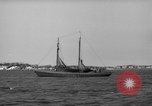 Standbild Fischerei smack setzt Segel Gloucester Massachusetts USA, 1935, aus Sekunde 30 historischem Filmmaterial Videoclip 65675046869