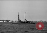 Standbild Fischerei smack setzt Segel Gloucester Massachusetts USA, 1935, aus Sekunde 32 historischem Filmmaterial Videoclip 65675046869