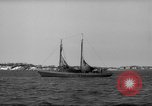 Standbild Fischerei smack setzt Segel Gloucester Massachusetts USA, 1935, aus Sekunde 33 historischem Filmmaterial Videoclip 65675046869