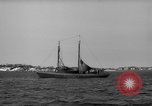 Standbild Fischerei smack setzt Segel Gloucester Massachusetts USA, 1935, aus Sekunde 35 historischem Filmmaterial Videoclip 65675046869