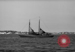 Standbild Fischerei smack setzt Segel Gloucester Massachusetts USA, 1935, aus Sekunde 37 historischem Filmmaterial Videoclip 65675046869