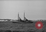 Standbild Fischerei smack setzt Segel Gloucester Massachusetts USA, 1935, aus Sekunde 39 historischem Filmmaterial Videoclip 65675046869