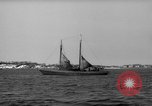 Standbild Fischerei smack setzt Segel Gloucester Massachusetts USA, 1935, aus Sekunde 40 historischem Filmmaterial Videoclip 65675046869