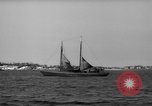 Standbild Fischerei smack setzt Segel Gloucester Massachusetts USA, 1935, aus Sekunde 41 historischem Filmmaterial Videoclip 65675046869
