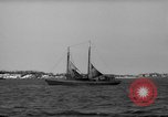 Standbild Fischerei smack setzt Segel Gloucester Massachusetts USA, 1935, aus Sekunde 42 historischem Filmmaterial Videoclip 65675046869