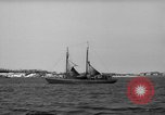 Standbild Fischerei smack setzt Segel Gloucester Massachusetts USA, 1935, aus Sekunde 46 historischem Filmmaterial Videoclip 65675046869