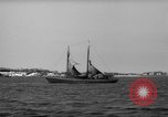 Standbild Fischerei smack setzt Segel Gloucester Massachusetts USA, 1935, aus Sekunde 47 historischem Filmmaterial Videoclip 65675046869